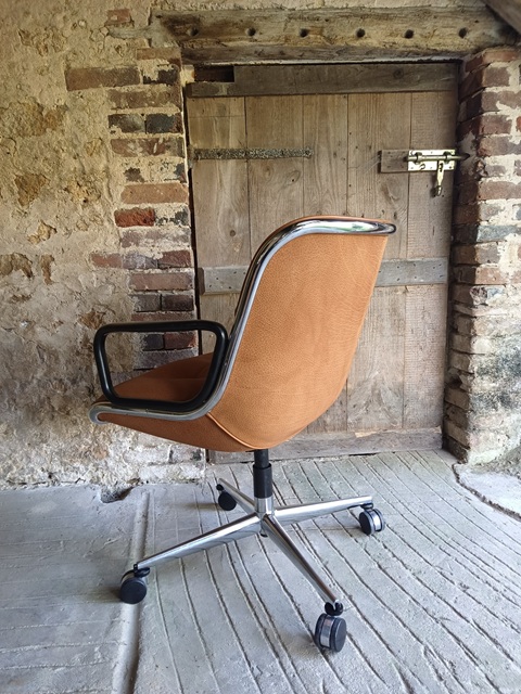 Le cuir du fauteuil Pollock Knoll neuf
